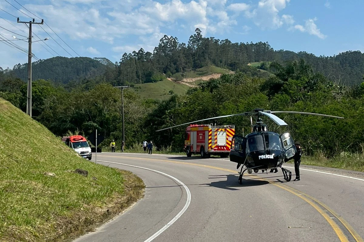 Homem fica gravemente ferido em acidente após saída de pista - Portal Engeplus