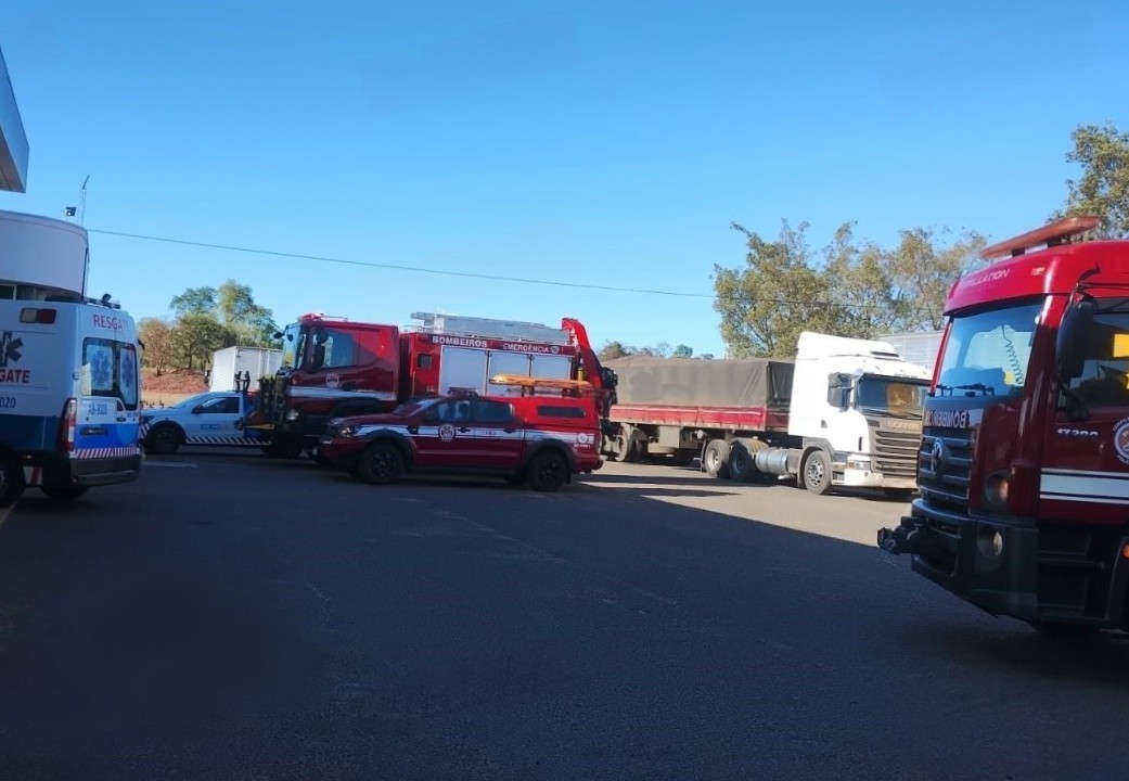Homem morre atropelado por caminhão durante ré em posto da região • Marília Notícia