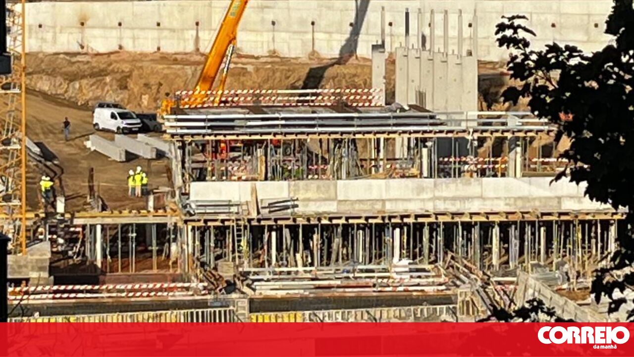 Homem morre em acidente de trabalho nas obras das futuras piscinas de Vila Real - Portugal