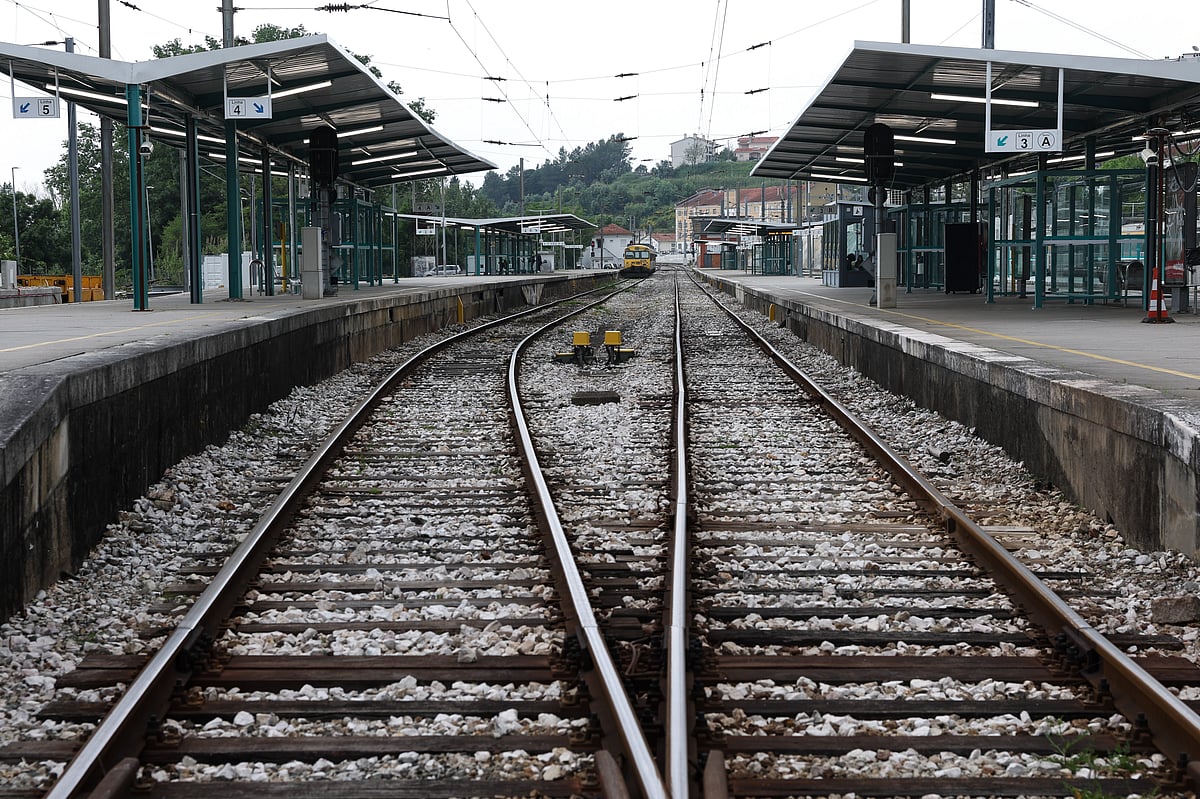 Linha do Oeste Interrompida Após Colisão em Torres Vedras
