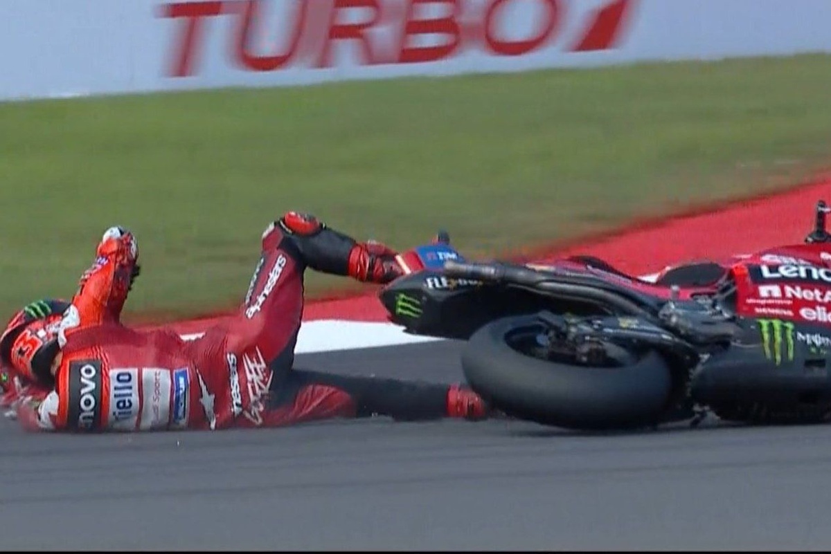 Márquez sofre fratura na clavícula após acidente; vídeo