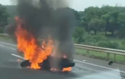 Motociclista morre em grave acidente na Rodovia Euclides da Cunha; moto pegou fogo - Fernandópolis/SP