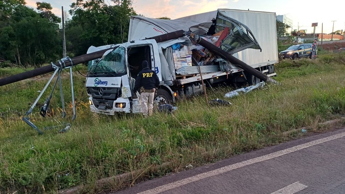 Motorista de caminhão morre em saída de pista na BR-285, em Ijuí