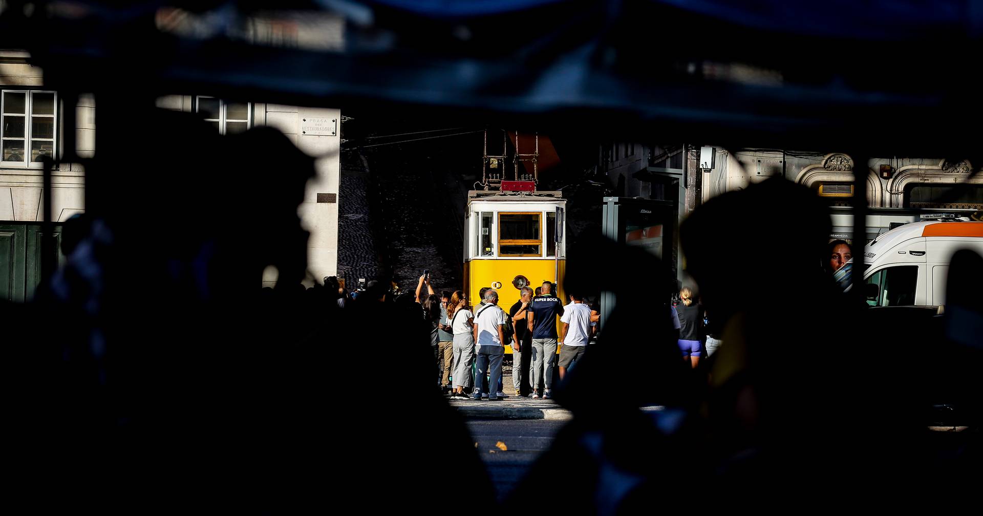 Relatório do acidente da Glória aponta contradições e corrige informação: o que se sabe e falta saber em sete pontos