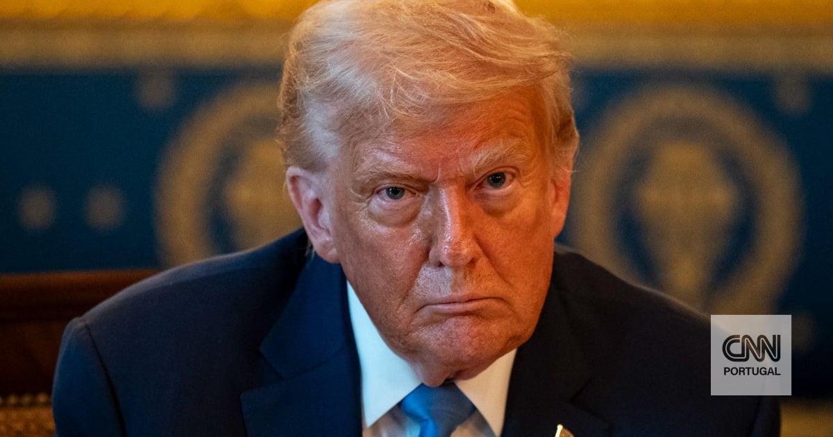 Trump publicou por acidente mensagem a nomear adversários a investigar judicialmente 