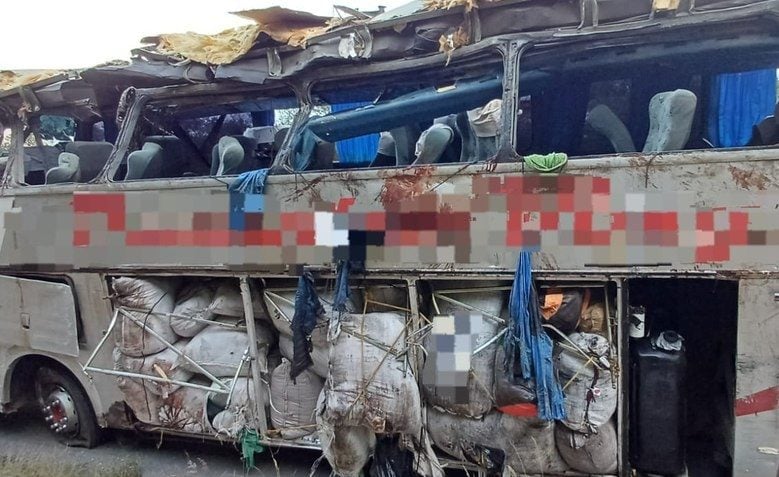 Veja imagens do acidente-com-ônibus-na-BR-423