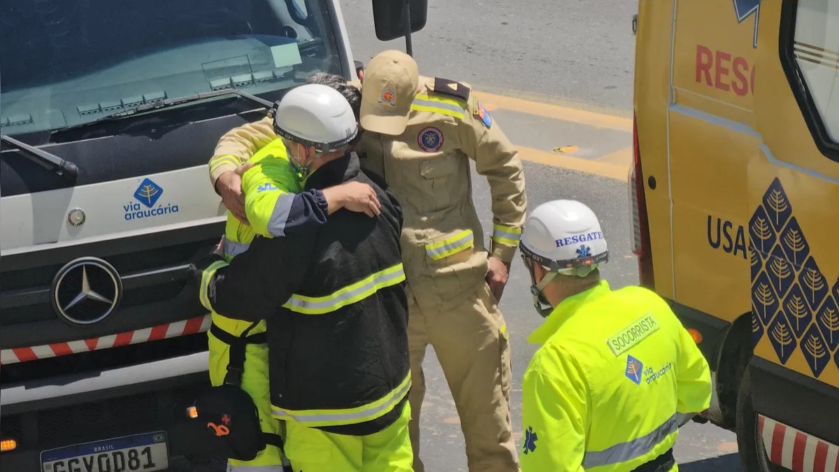 socorristas choram por morte de criança em acidente no PR