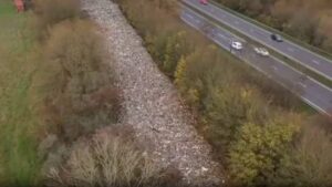 Vídeo. Inglaterra: centenas de toneladas de lixo despejadas no sul suscitam alerta de desastre ecológico
