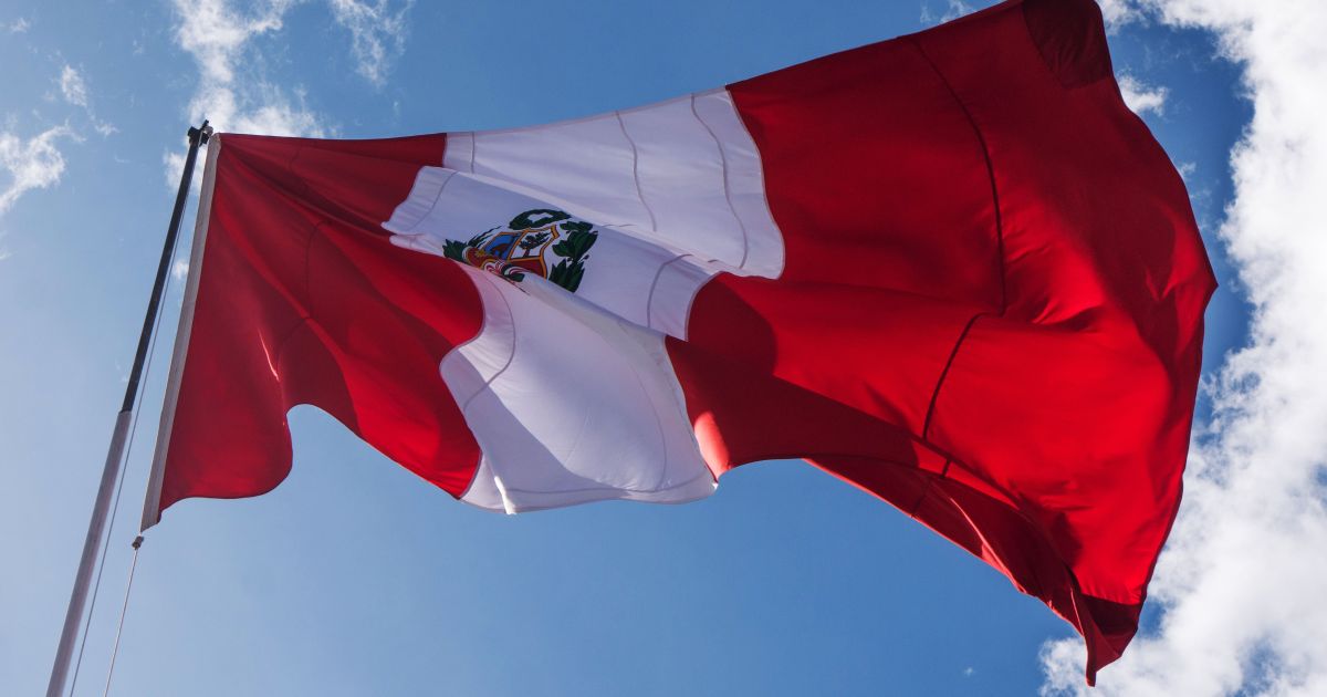 Acidente de ônibus deixa 37 mortos e 18 feridos no Peru, diz rádio