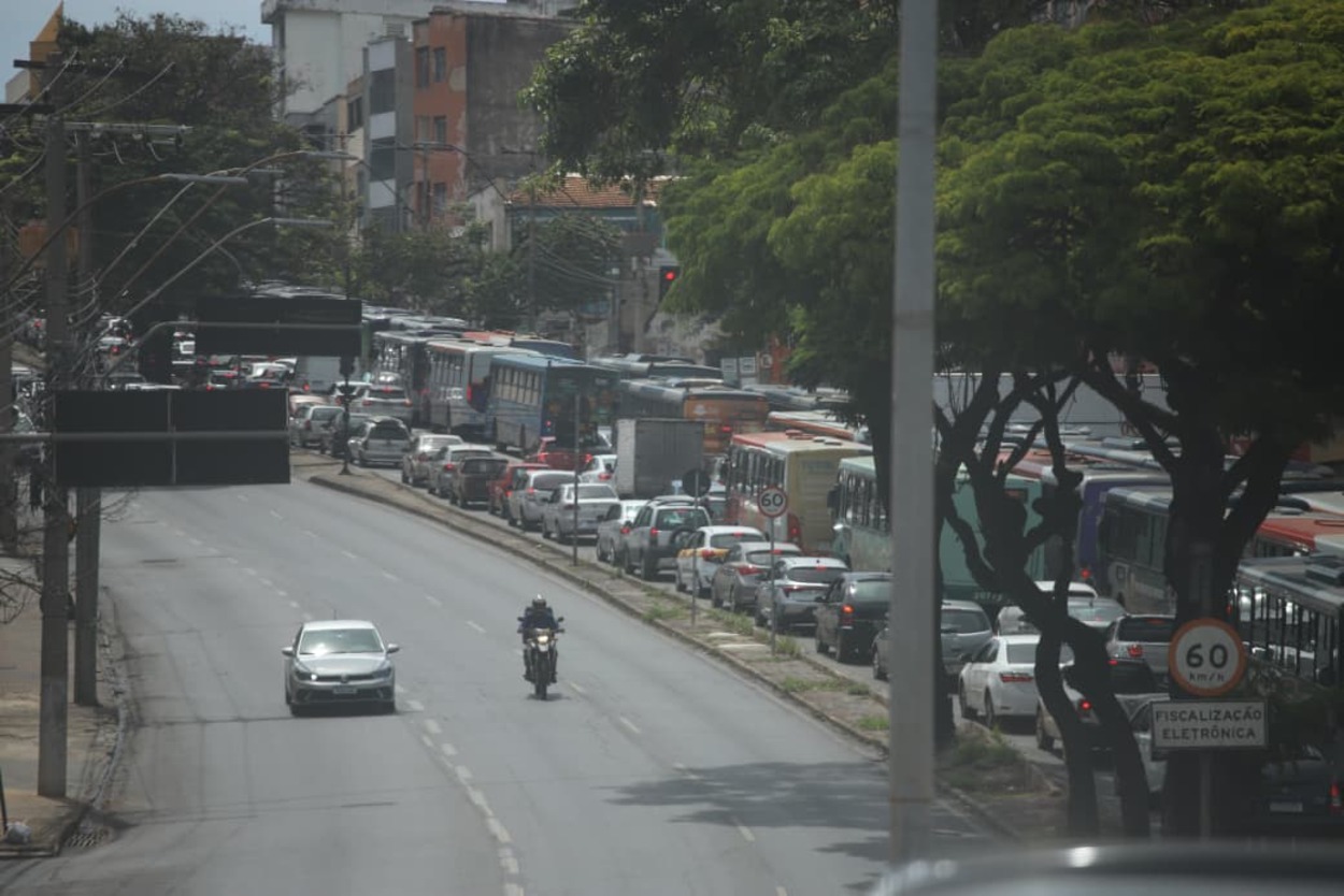 Acidente deixa trânsito travado na avenida Amazonas