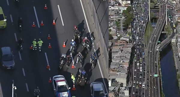 Acidente deixa um morto e causa intenso congestionamento na Linha Amarela