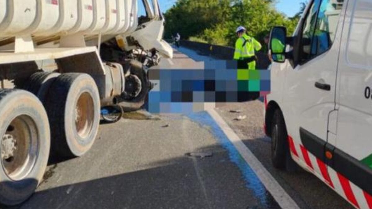 Acidente entre carreta e caminhão deixa homem morto e provoca caos na BR-101 em SC