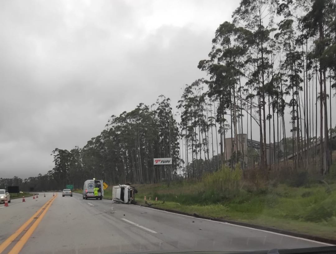 Acidente envolve três carros na 040 em Carandaí – Carandai Online