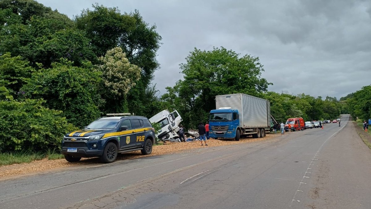 Acidente envolvendo três caminhões na BR-386 causa uma morte e deixa dois feridos