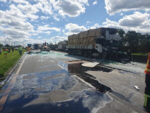 Acidente na Dutra deixa caminhoneiro em estado grave