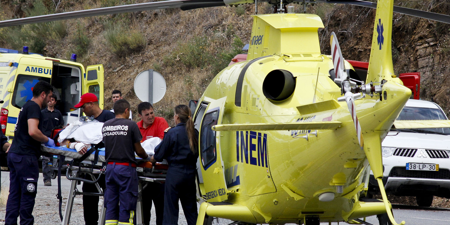 Acidente obriga a corte da A4 para aterragem de helicóptero do INEM