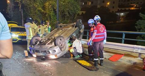 Acidente violento no Garajau deixa uma vítima encarcerada