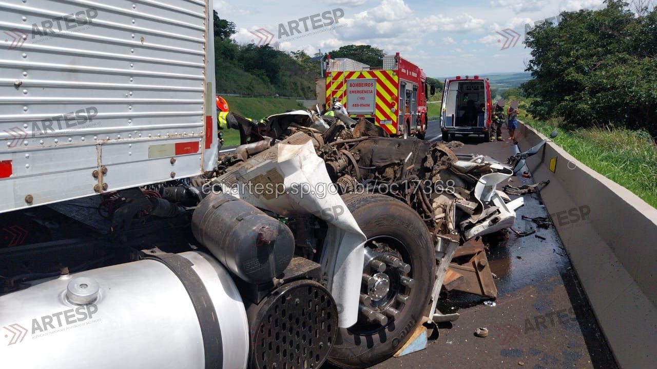 Grave acidente mata motorista de carreta em rodovia no interior de SP
