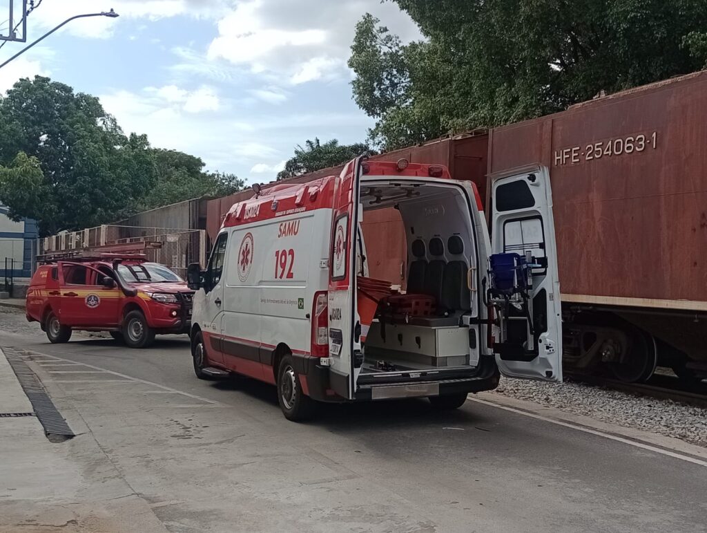 Homem tem múltiplas fraturas expostas em acidente com trem em Itaúna