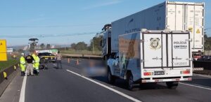 Motociclista morre em acidente com bitrem na BR-116