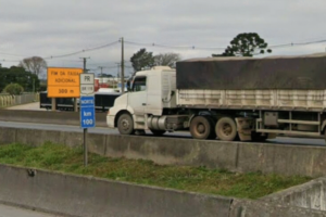 Motociclista morre em acidente com caminhões no Contorno Leste, na Região Metropolitana de Curitiba – CBN Curitiba – A Rádio Que Toca Notícia