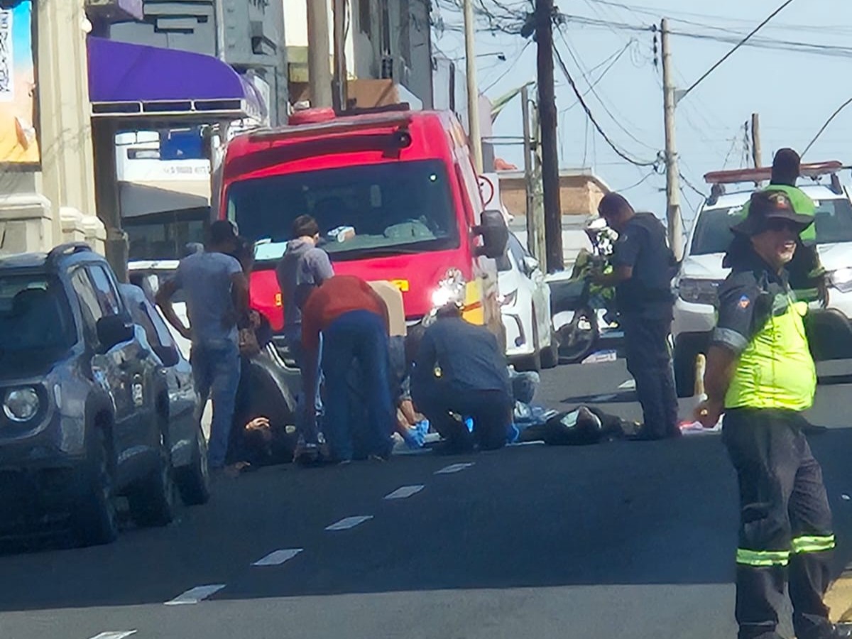 Motociclista sem habilitação causa acidente e acaba preso com moto adulterada • Marília Notícia