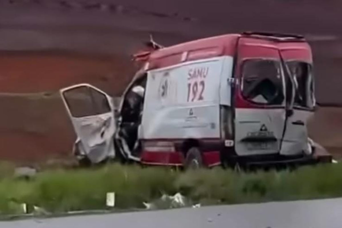 Motorista de ambulância morre em acidente na BR-262
