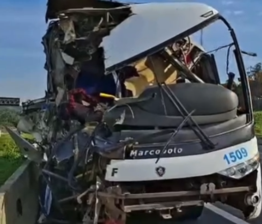 Ônibus de Piracicaba com 46 passageiros se envolve em grave acidente na Rodovia dos Bandeirantes – Portal Veloz
