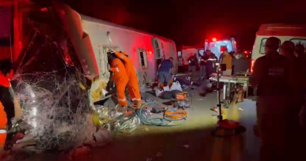 PE: Laudo aponta excesso de velocidade em acidente de ônibus que matou 17