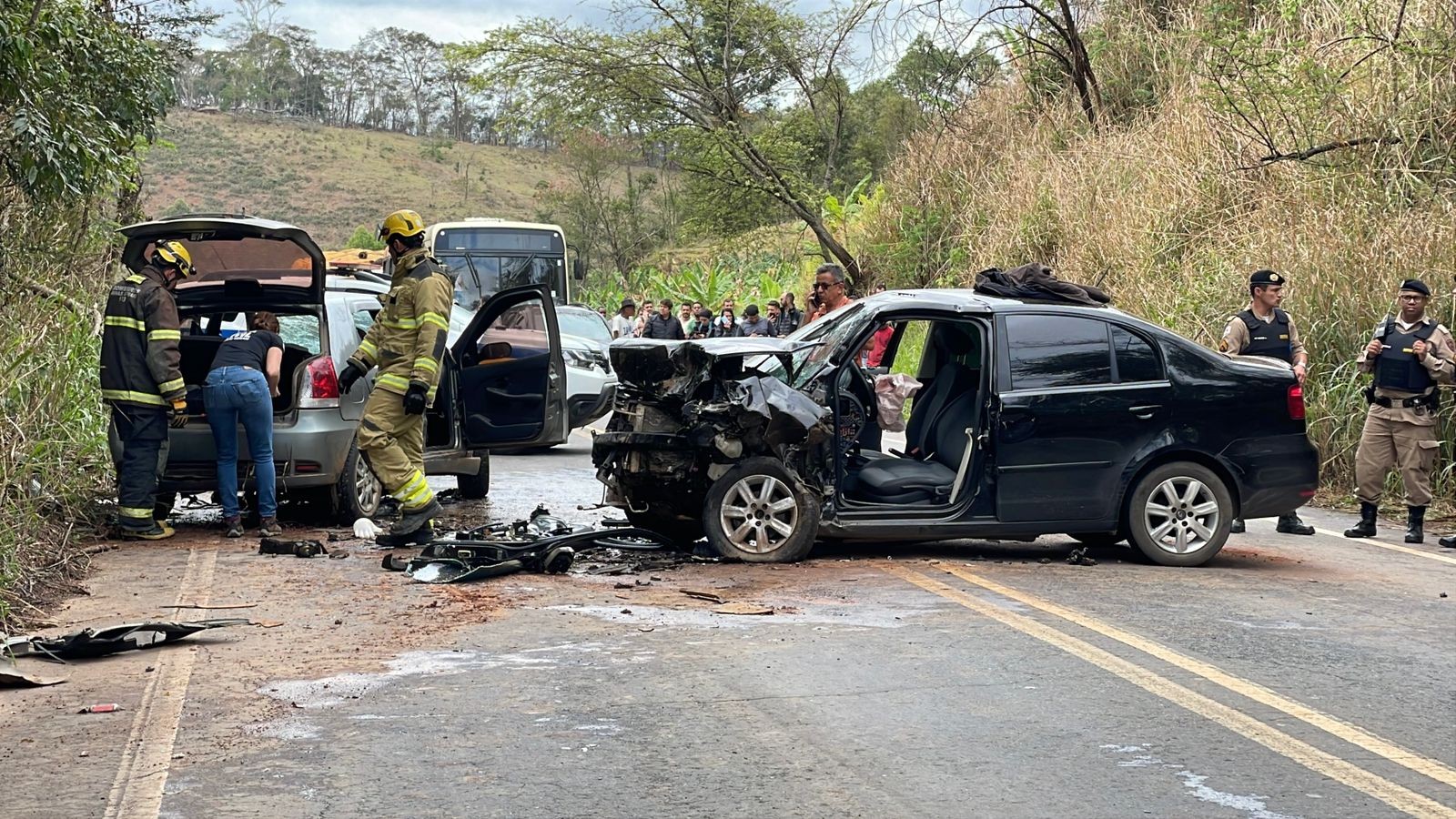 Pai morre e filha fica ferida em grave acidente na MGC-120 - G1 - Globo