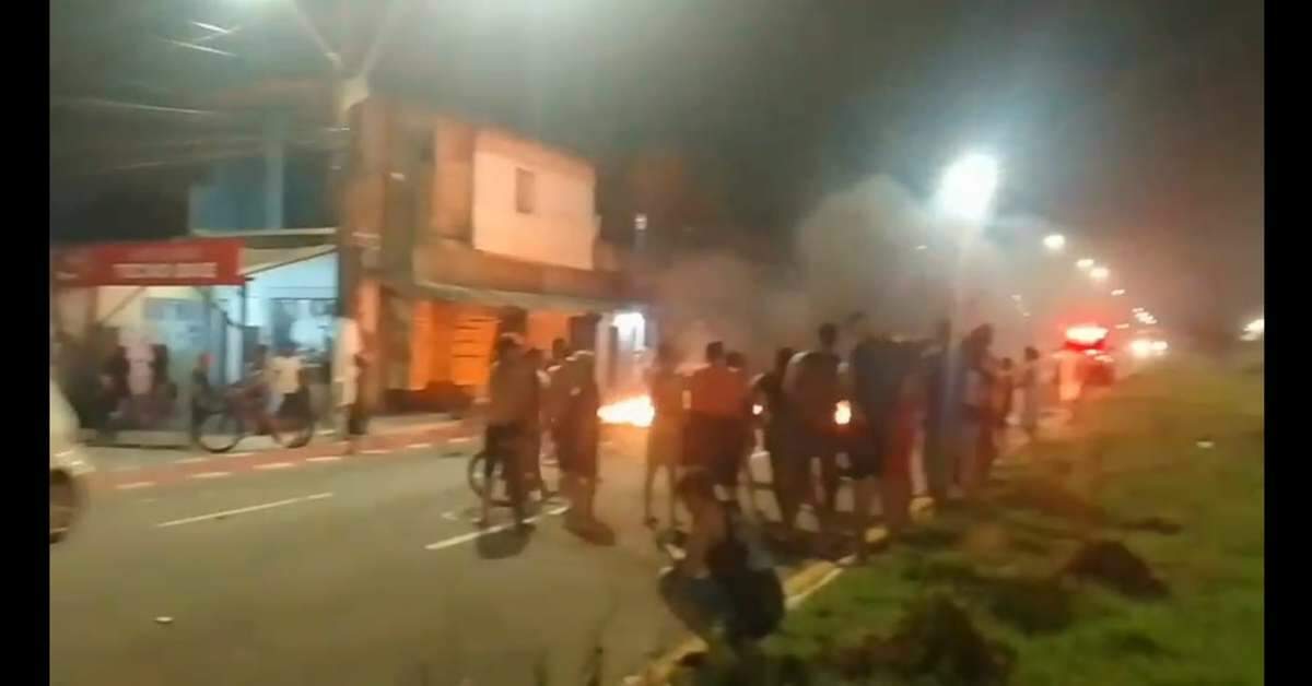 Pedestre morre atropelado por motocicleta em grave acidente na Centenário e moradores protestam | Polícia