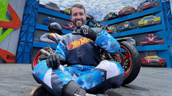 Piloto adamantinense morre após acidente durante apresentação no Beto Carrero World