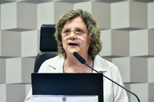 Senadora sofre acidente no plenário e Alcolumbre suspende sessão