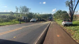 Um acidente envolvendo um caminhão ocorreu na por volta das