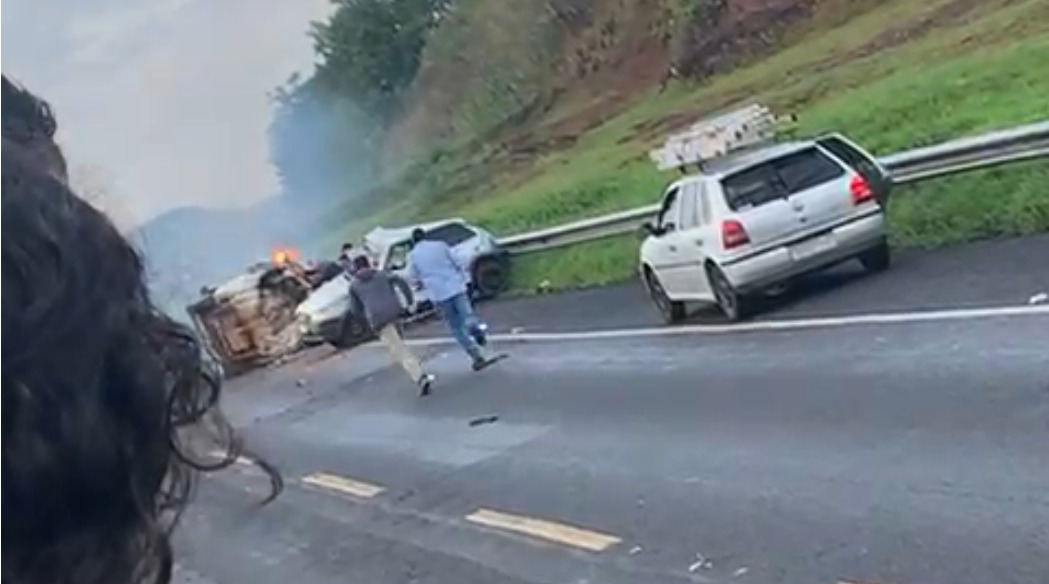 Vídeo mostra desespero de populares após grave acidente na BR-153 em Ocauçu • Marília Notícia