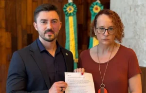 Deputados gaúchos Luciana Genro e Adão Pretto recebem ameaças de morte