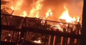 Explosão de carro próximo ao Forte Vermelho, na Índia, deixa mortos e feridos