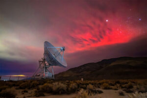 Jato de plasma solar canibal colore os céus da América do Norte