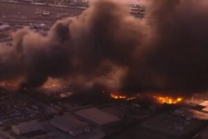 Prefeito confirma vários feridos após queda de avião de carga nos EUA