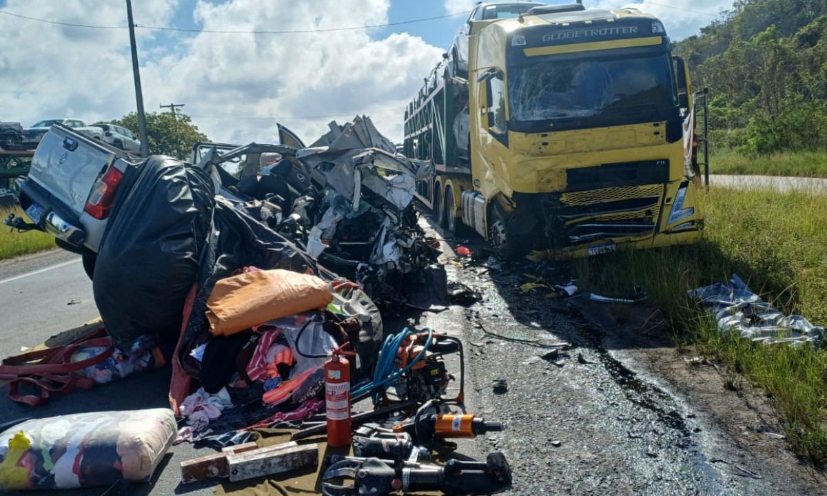 homem morre após caminhão bater de frente com caminhonete na BA