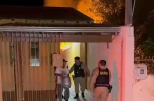 Policiais salvam casal de idosos durante incêndio em Londrina