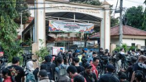 Explosões em mesquita de uma escola na Indonésia deixam ao menos 54 pessoas feridas | Estadão