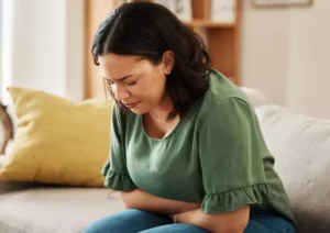 Casos de intoxicação alimentar aumentam no verão; especialistas explicam riscos e prevenção