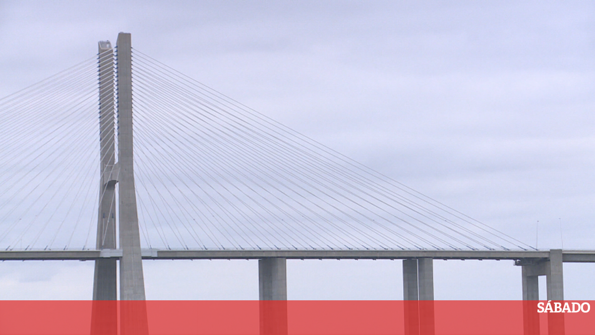 Acidente na Ponte Vasco da Gama provoca corte de duas vias - Portugal