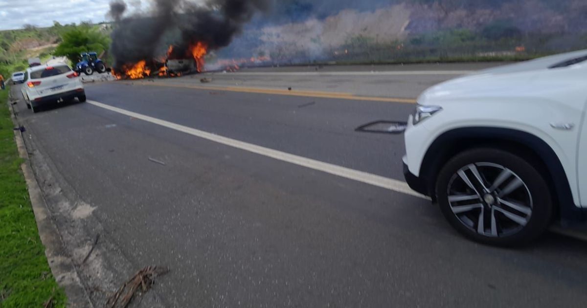 Acidente entre dois veículos deixa 10 mortos no extremo sul da Bahia