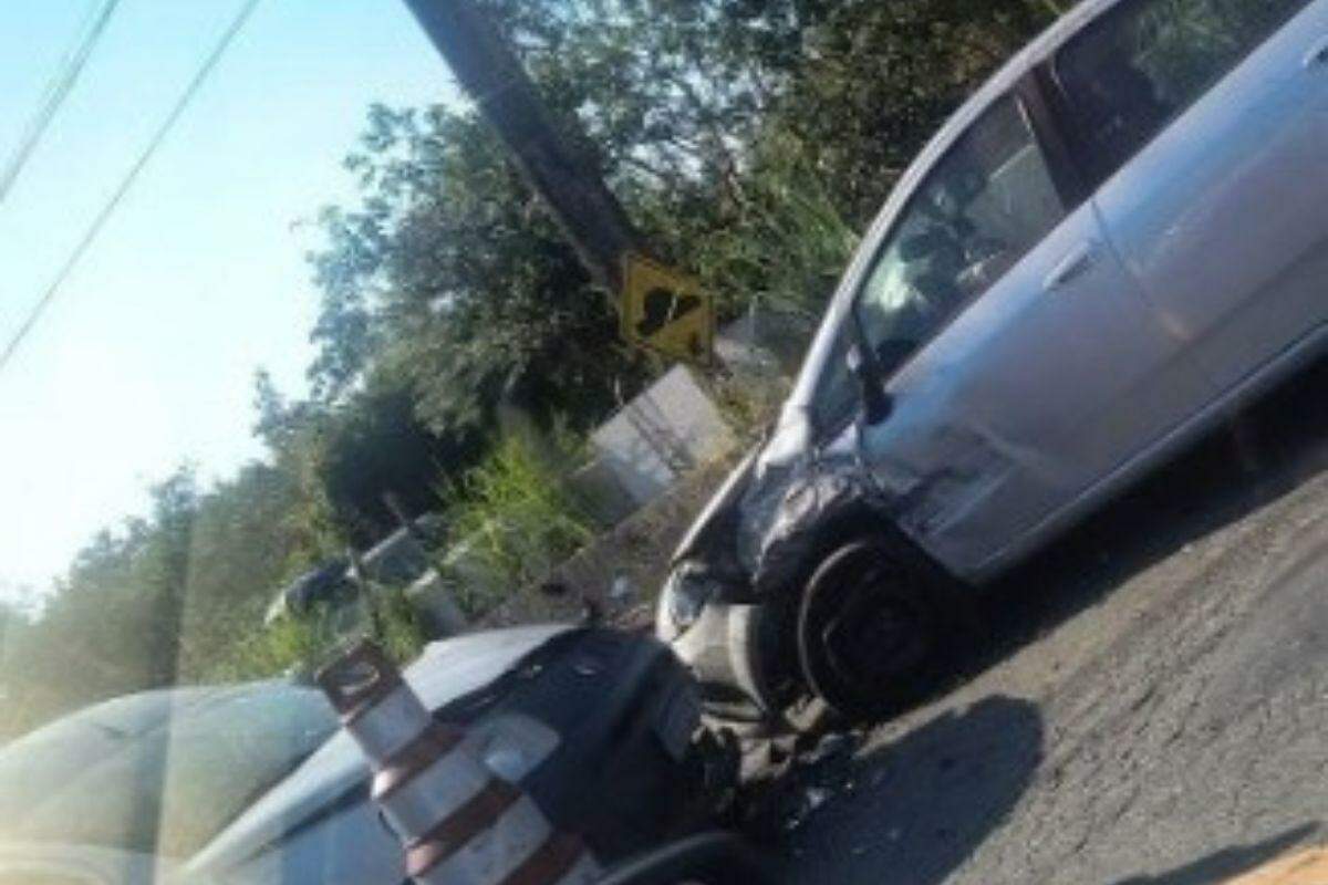 Acidente envolvendo carros e moto deixa três feridos em ponte de São Vicente - A Tribuna