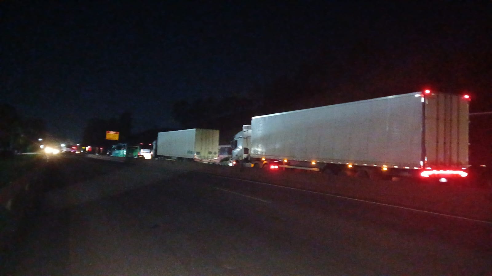 Acidente fecha os dois sentidos da BR-381, em Brumadinho