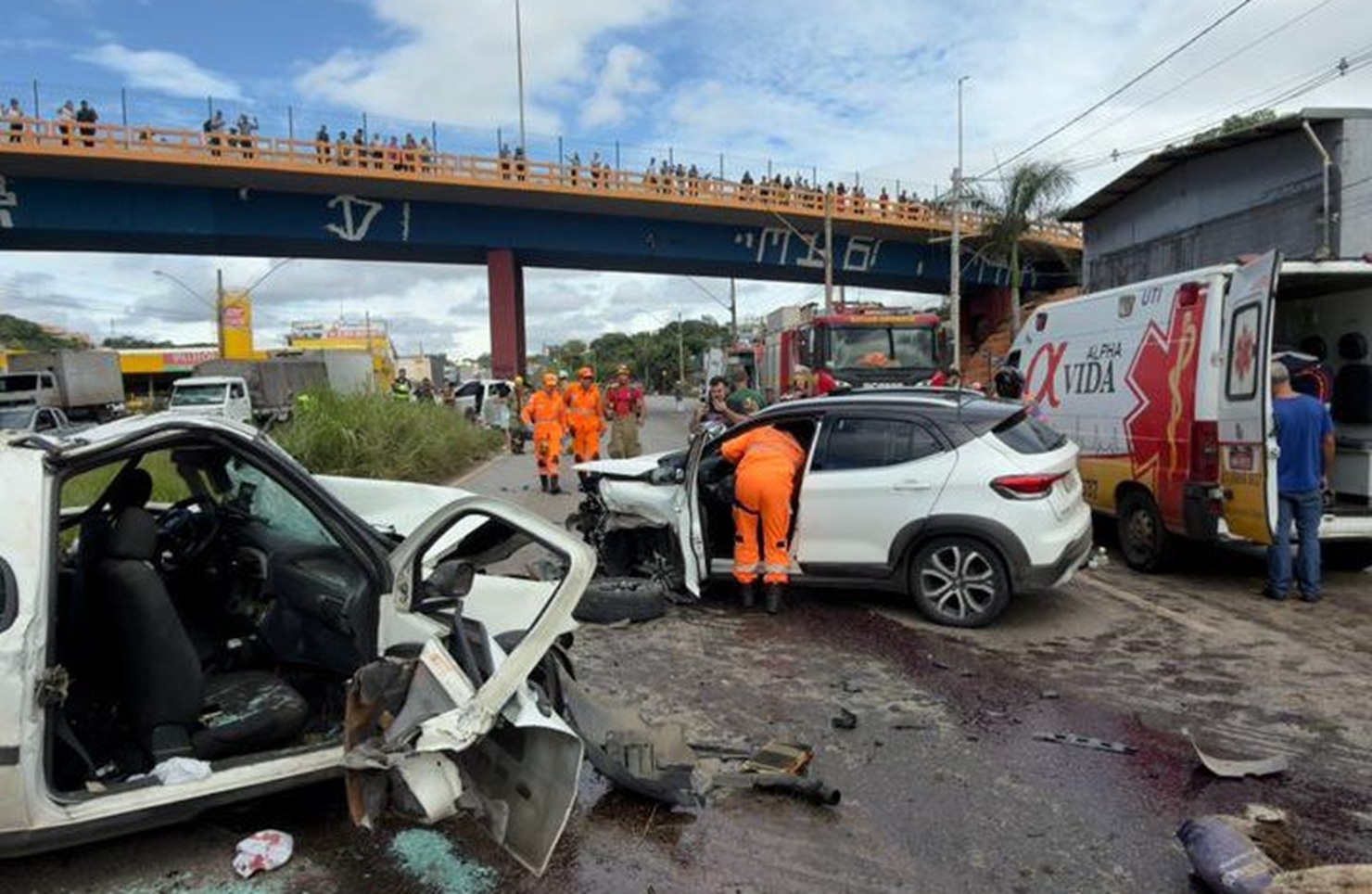Acidente grave deixa morto e ferido na Via Expressa de Contagem