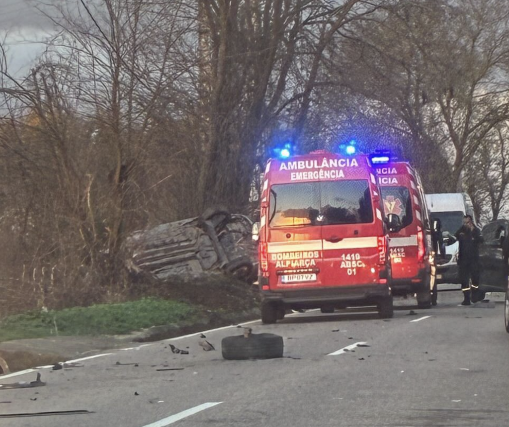 Acidente na Estrada do Campo provoca três feridos
