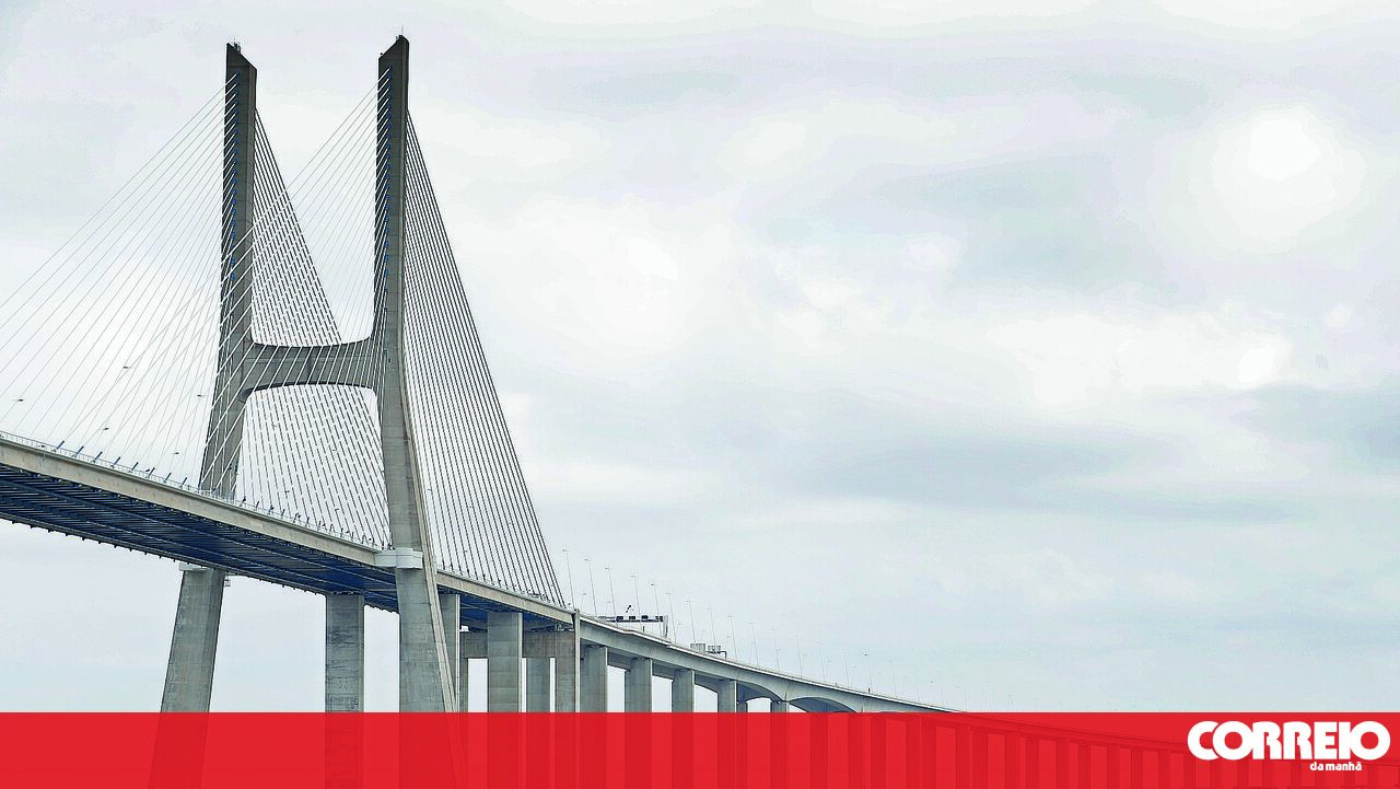 Acidente na Ponte Vasco da Gama provoca corte de duas vias no sentido Norte-Sul - Portugal